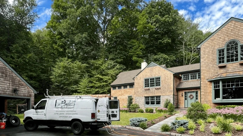 Brecksville Power Washing power washing crew working in Cleveland, OH